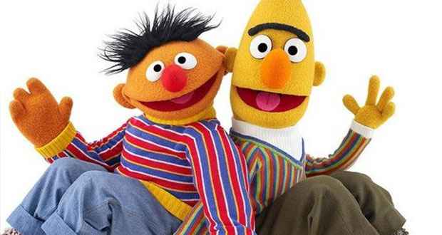 Beto y Enrique de Plaza Sésamo se basó en pareja gay dice guionista