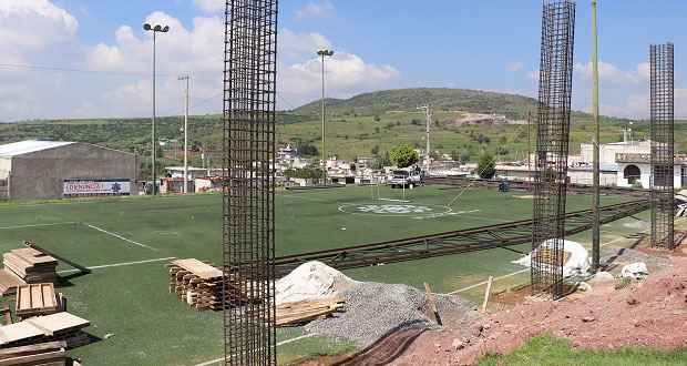 Comuna de Ocoyucan y Antorcha invierten en techo de unidad deportiva