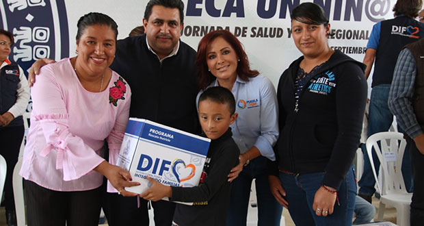 DIF entrega 246 paquetes escolares a indígenas de Tetela de Ocampo