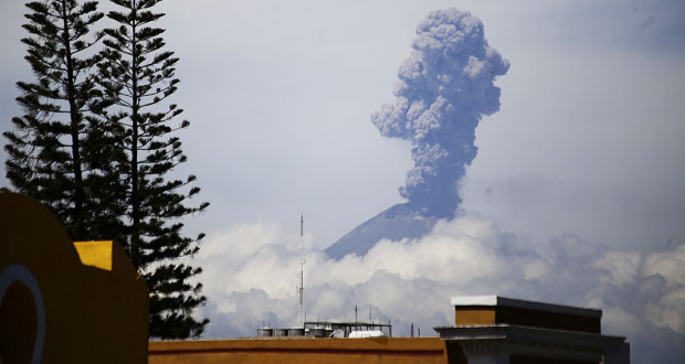 En menos de 12 horas, Popocatépetl registra 8 explosiones: PC