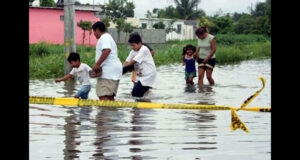 Desalojados y desaparecidos por intensas lluvias en Sinaloa