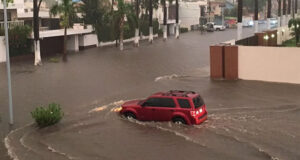Desalojados y desaparecidos por intensas lluvias en Sinaloa