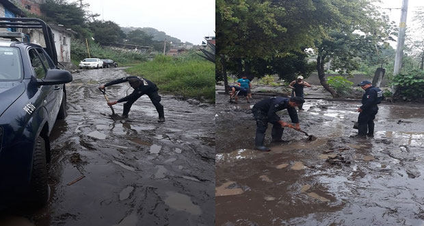 SSP y bomberos apoyan a afectados por lluvias en Izúcar y Puebla