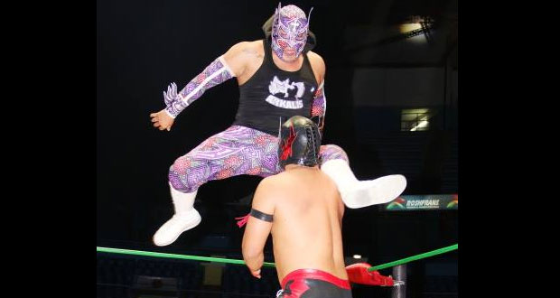 En Cabildo poblano, proponen reconocer a luchadores Arkalis y Venom