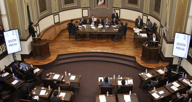 Morena impuso nueva mesa directiva de Congreso poblano, acusa PAN