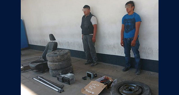 Policía estatal detiene a 2 presuntos narcomenudistas en Acatzingo