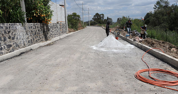 Comuna de Ocoyucan invierte 2mdp en pavimentación de calle Atlixco