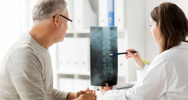 Alumnos de IPN crean sistema que diagnostica problemas de columna