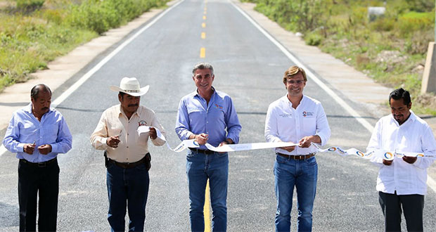 Inauguran rehabilitación de la carretera Ixcaquixtla-Coyotepec