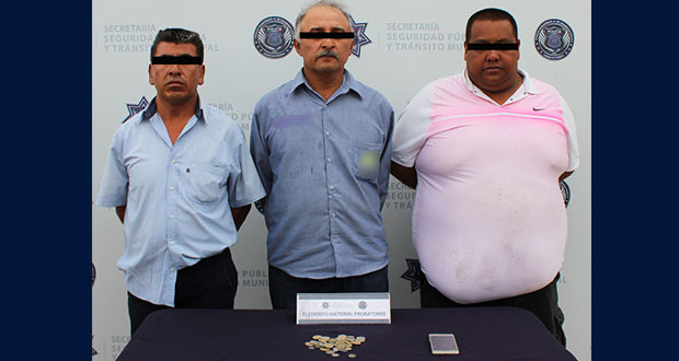 Por extorción y cohecho, detienen a tres hombres en Puebla capital