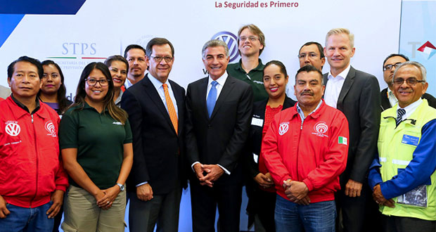 STPS y gobierno estatal reconocen a Volkswagen como “Empresa Segura”