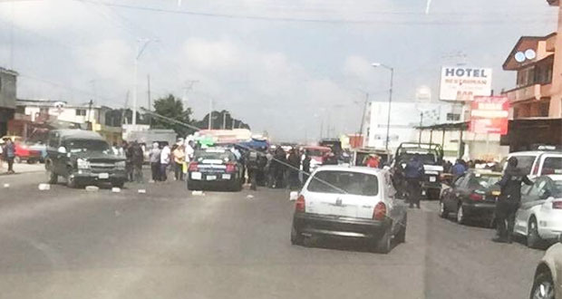 Bloquen una hora la Puebla-Tehuacán tras asesinato de comerciante en Amozoc
