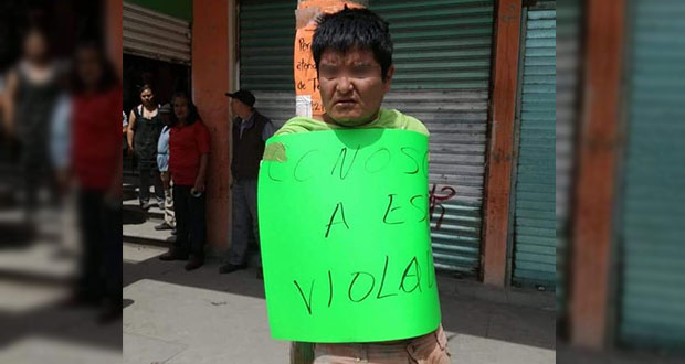 En Amozoc, amarran a un poste a sujeto acusado de violación. Foto: Facebook / NoticiasAmozoc