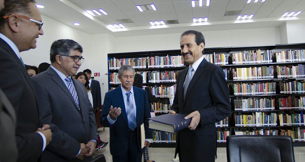 BUAP rescata biblioteca de Harold McIntosh, pionero de computación