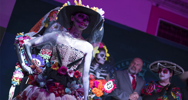 Comunidad de BUAP celebra cultura mexicana con concurso de catrinas