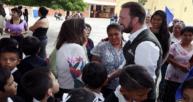 Luis Banck entrega domos en cuatro escuelas públicas