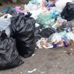 En Cuautlancingo no recolectan basura porque Casiano deja camiones inservibles