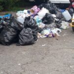 En Cuautlancingo no recolectan basura porque Casiano deja camiones inservibles