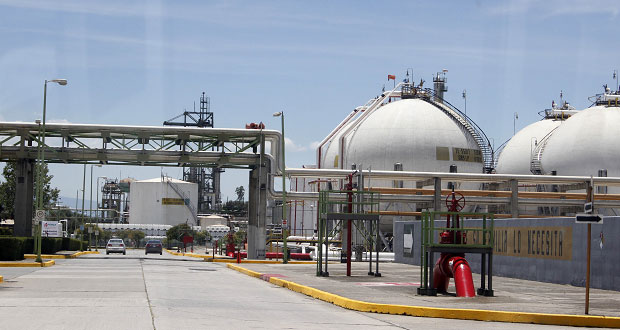 Urge producir 2 millones de barriles de crudo