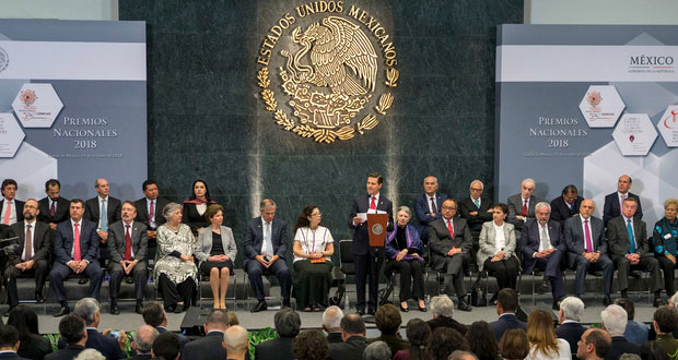 Dan a creadores e investigadores premio nacional de artes y ciencias