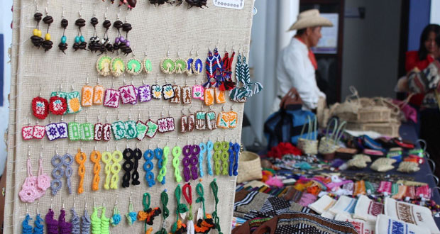 Con feria artesanal, Fiscalía de Puebla conmemora “Día de la Raza”