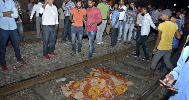 Tren arrolla a multitud en fiesta religiosa de la Inda