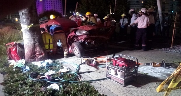 Dos muertos deja accidente vehicular sobre la Atlixcáyotl, frente a Angelópolis