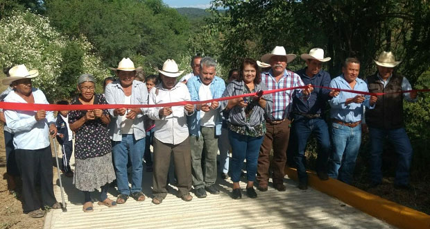 Antorcha inaugura 6 obras de pavimentación y servicios en Cuayuca