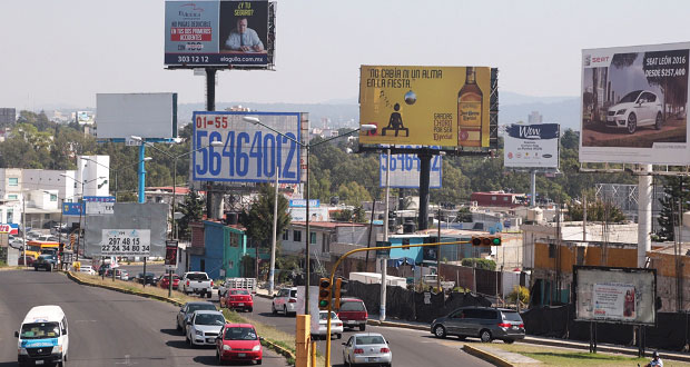 Congreso de Puebla devuelve a municipios control de espectaculares