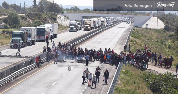 Pobladores de Palmarito liberan la Puebla-Orizaba tras 6 horas de bloqueo
