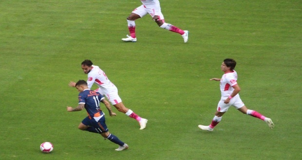 Club Puebla sufre duro revés contra Morelia en su lucha por calificar