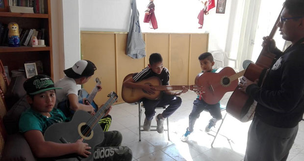 Imparten cursos de música en colonia 6 de Junio de Puebla capital