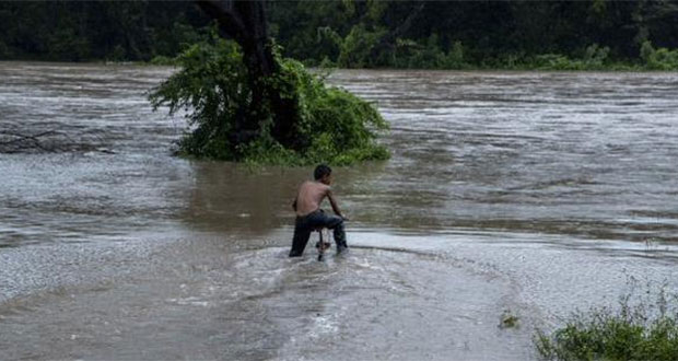 Desbordamiento de río en Nicaragua causa evacuación de 800 personas