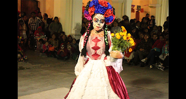 Festejan Día de Muertos con evento cultural en Tepexi de Rodríguez
