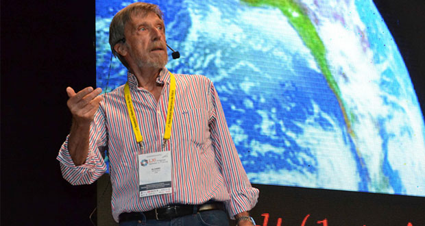 En BUAP, experto prevé que Física avance hacia conocer materia oscura
