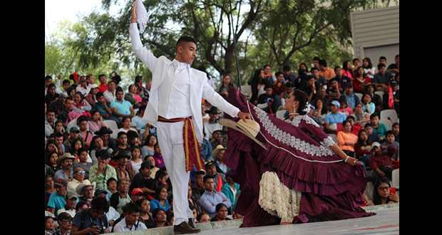Puebla, 1er lugar en concurso de folclor internacional de Antorcha