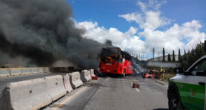 Choque en la Puebla-Orizaba deja al menos 1 muerto y 15 heridos