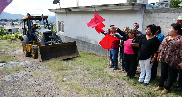 Antorcha inicia adoquinamiento de calle Antonio Carbajal en Atlixco