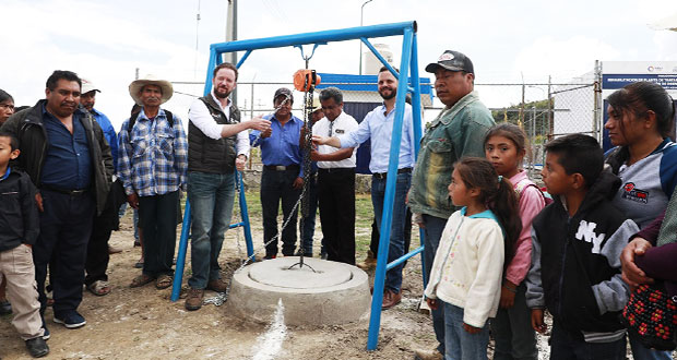 Banck entrega a vecinos drenaje sanitario en San Andrés Azumiatla