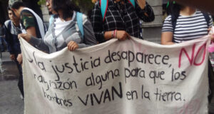 A 50 años del 2 de Octubre, vándalos empañan marcha estudiantil en Puebla