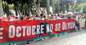 A 50 años del 2 de Octubre, vándalos empañan marcha estudiantil en Puebla
