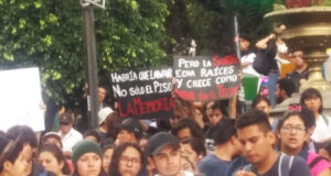 A 50 años del 2 de Octubre, vándalos empañan marcha estudiantil en Puebla