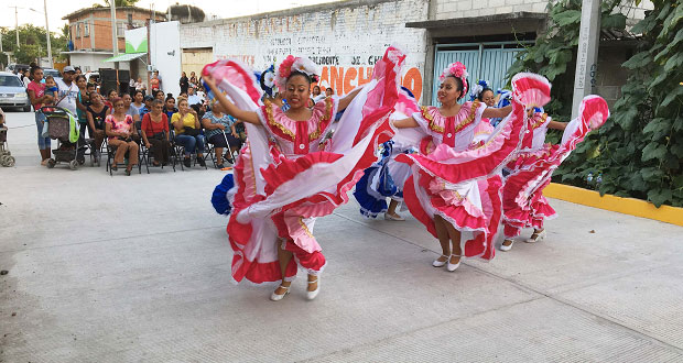 Inauguran pavimentación y adoquinamiento de dos calles en Chietla