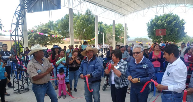 Antorcha inaugura techado en telesecundaria en Tepanco de López