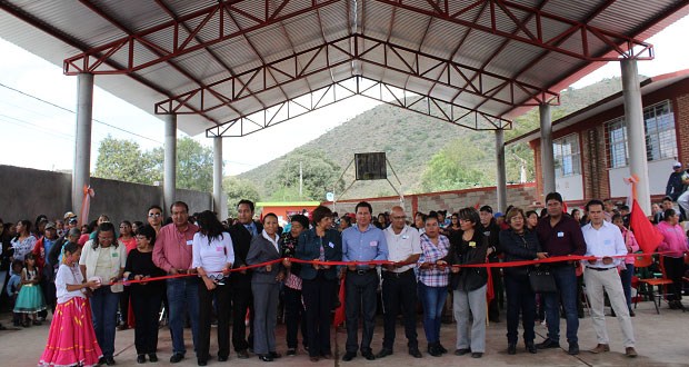 Inauguran techado en primaria “Benito Juárez” de Techachalco