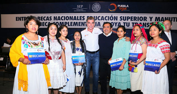 Gali entrega becas a 8 mil 200 estudiantes con inversión de 30 mdp