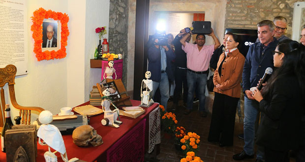 Por Día de Muertos, inauguran 14 ofrendas a poblanos ilustres en CH