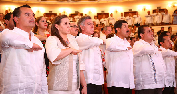 Gali acude a toma de protesta del nuevo gobernador de Yucatán
