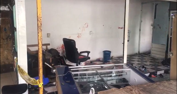 Sujetos golpean a vendedor de celulares en mercado “Unión” de Puebla