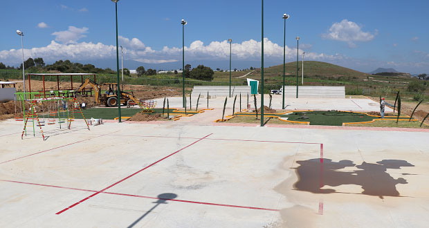 Ayuntamiento de Ocoyucan amplía unidad deportiva de Temoxtitla
